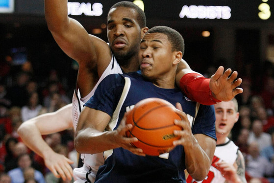Tyrone Nash backs in to the basket