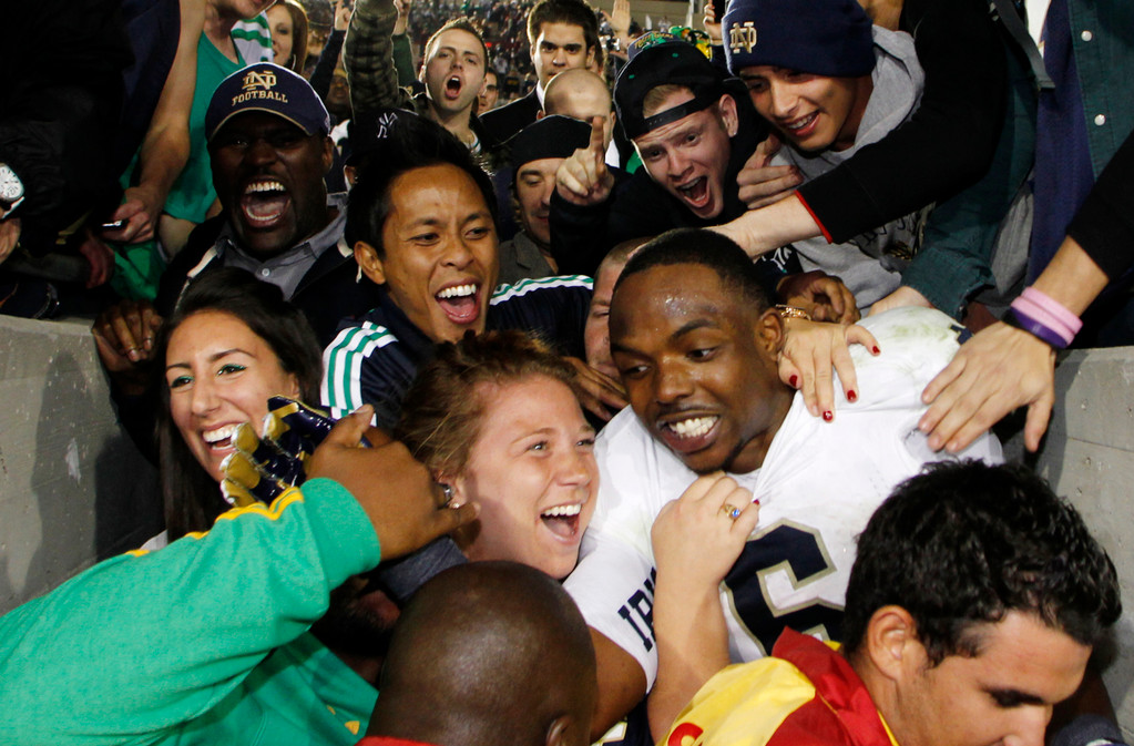 No. 1 Irish Top USC 22-13 to Finish Perfect Regular Season (AP)