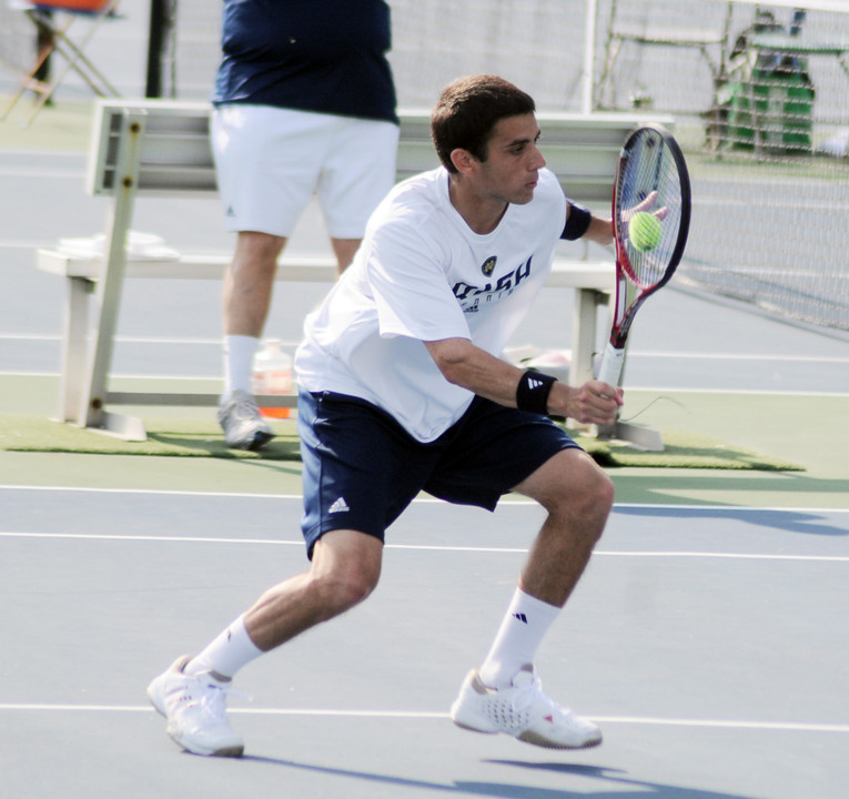 Daniel Stahl battled Evan King of Michigan in a three-set match.