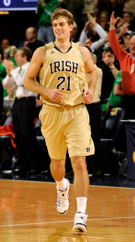 High Scoring Leads No. 8 Irish Past No. 19 Villanova, 93-72 (AP)
