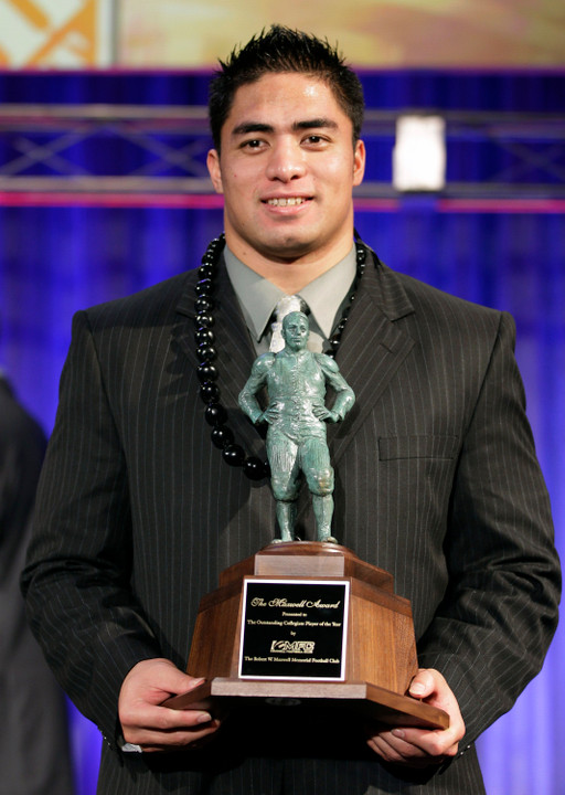 Te'o with the Maxwell Award