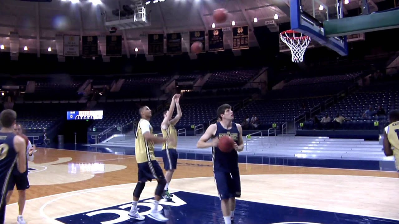 Men's Basketball Begins Practice