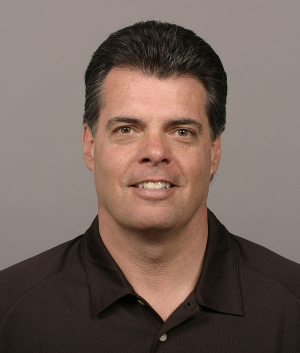 Notre Dame head coach Charlie Weis introduced 27-year coaching veteran Frank Verducci as the offensive line coach for the Irish on Wednesday.