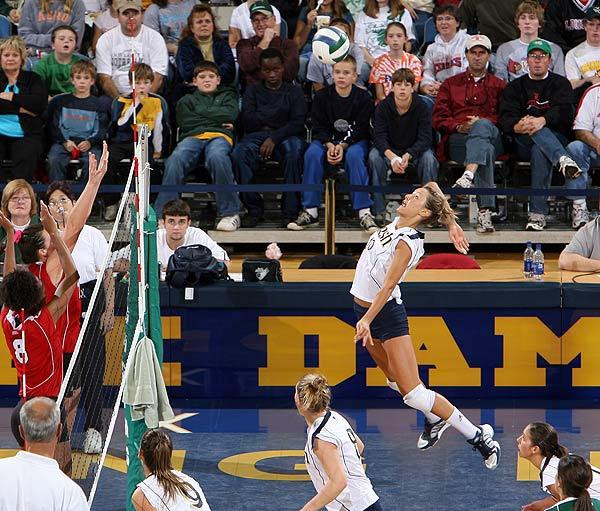 Sophomore OH Adrianna Stasiuk earned her 17th career double-double on Sunday.