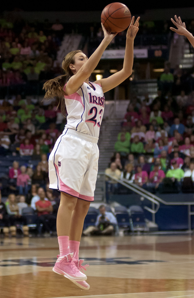 Notre Dame Women's Basketball tops Cincinnati on 02-02-2013