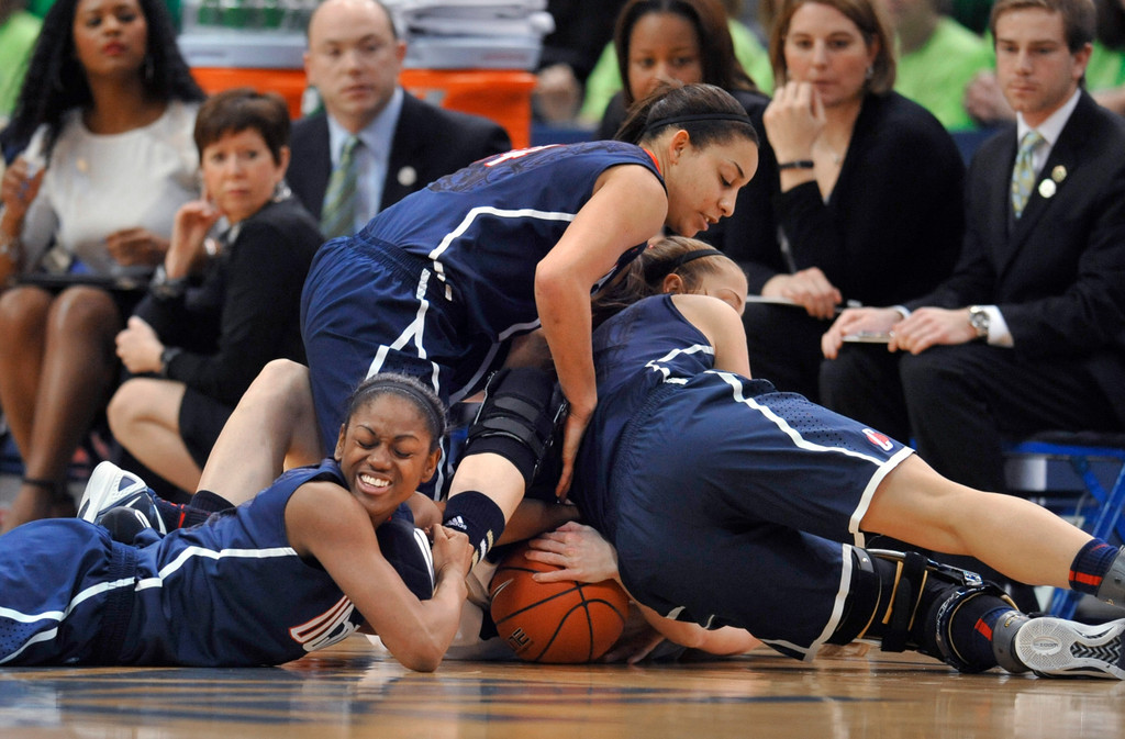 #3 Irish Fall At #4 Connecticut in BIG EAST Final (AP)