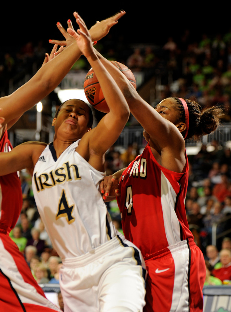 Diggins, Novosel Spark No. 2 Notre Dame's Rout of Hartford (AP)