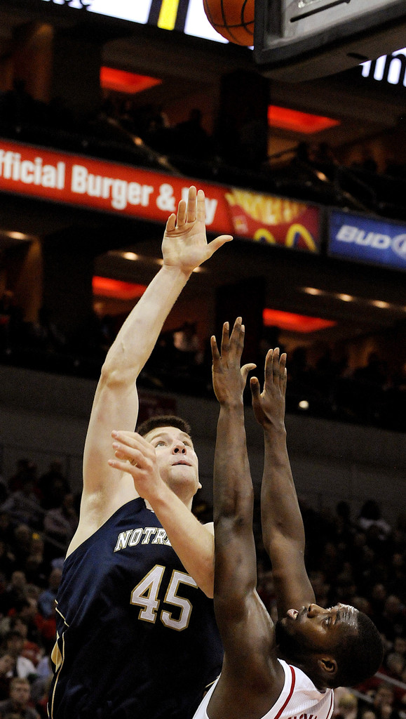Notre Dame Edges No. 11 Louisville in 2OT Thriller, 67-65 (AP)