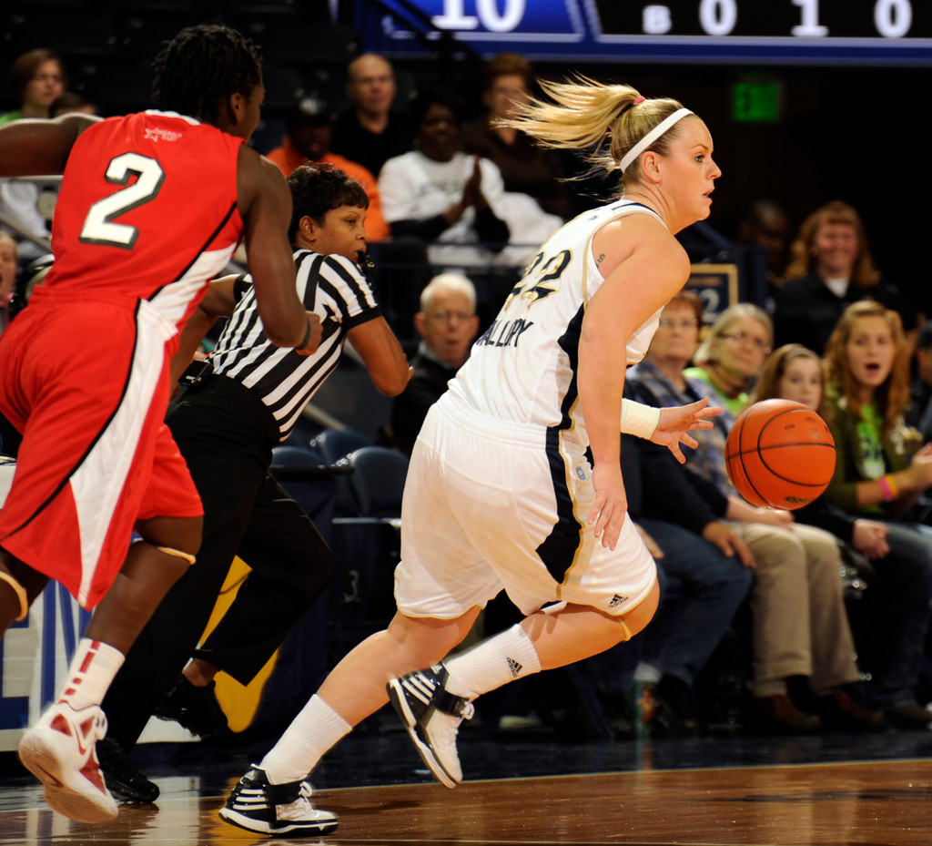 Diggins, Novosel Spark No. 2 Notre Dame's Rout of Hartford (AP)