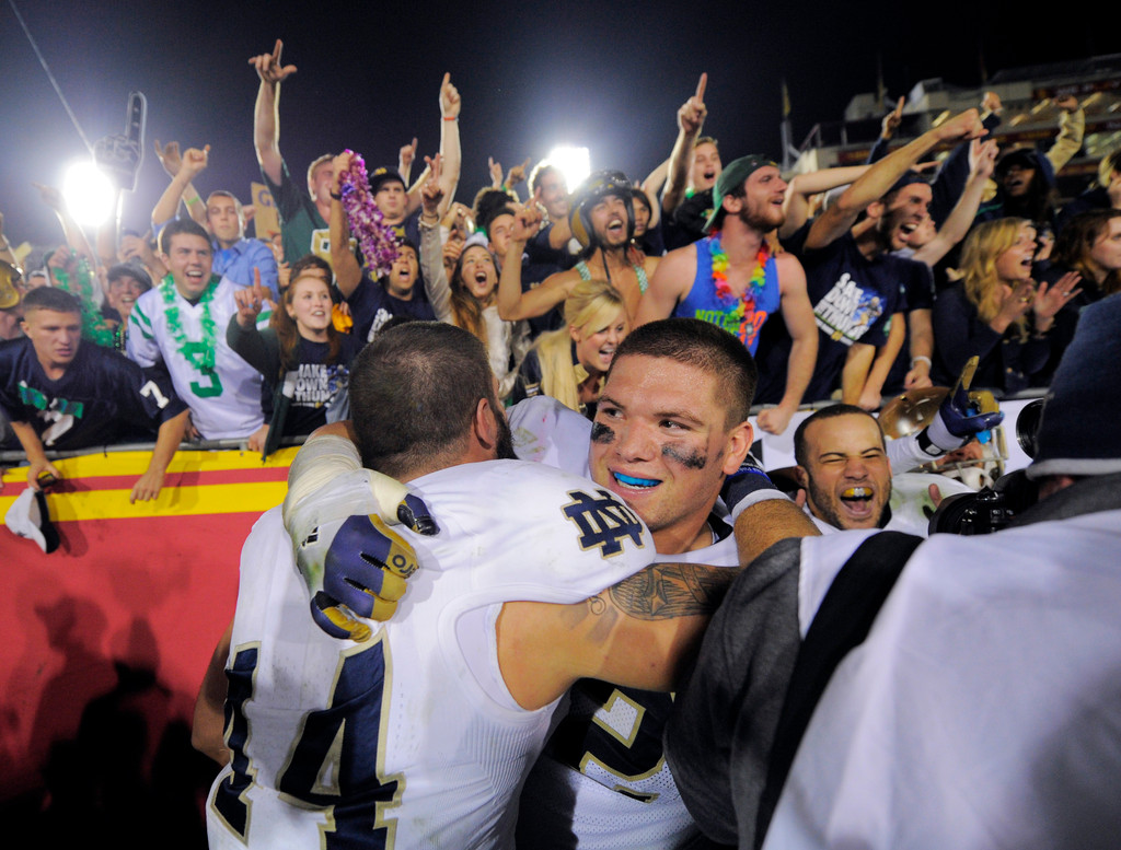 No. 1 Irish Top USC 22-13 to Finish Perfect Regular Season (AP)