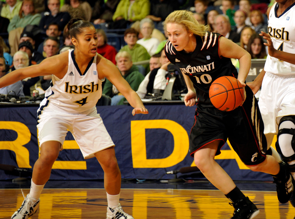 AP Photos: No. 8 Notre Dame vs. Cincinnati