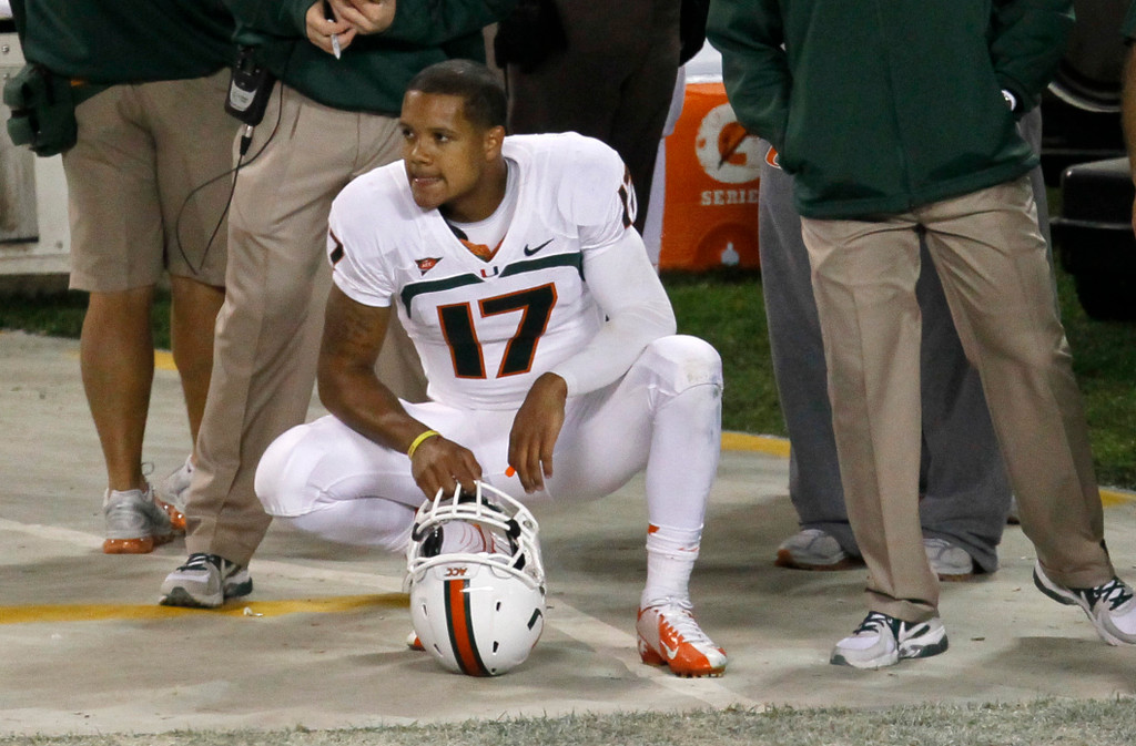 No. 9 Irish Remain Undefeated, Overpower Miami 41-3 (AP)