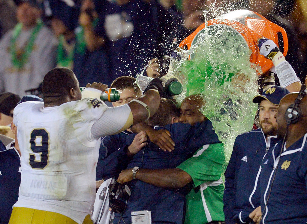 No. 1 Irish Top USC 22-13 to Finish Perfect Regular Season (AP)