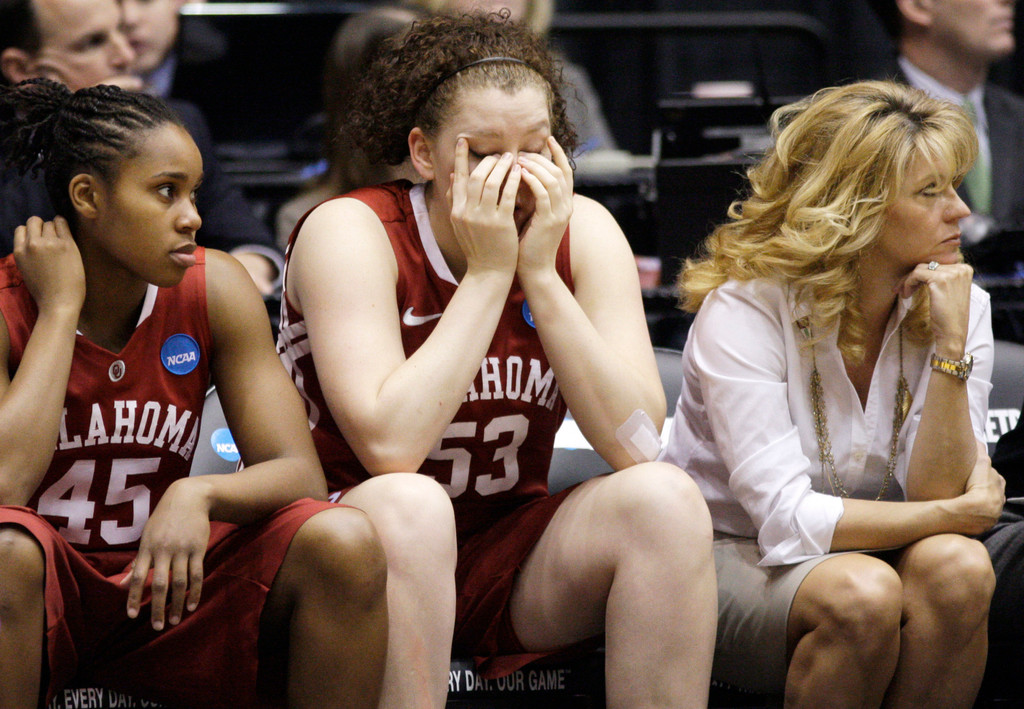#9/7 Irish Proceed to Regional Finals, Triumph Over Oklahoma, 78-53 (AP)