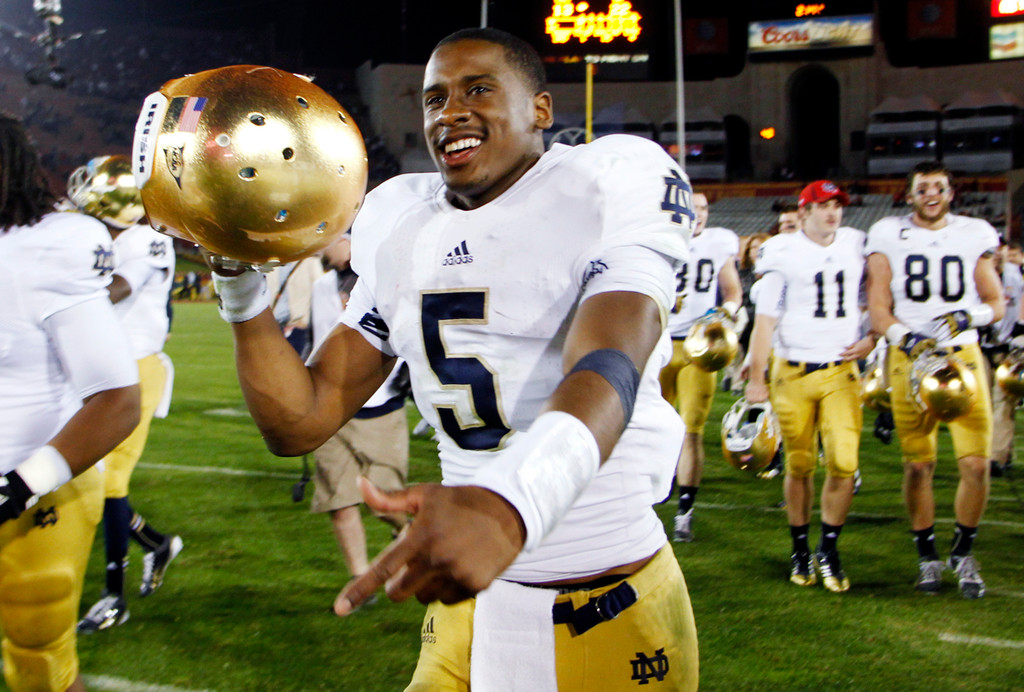No. 1 Irish Top USC 22-13 to Finish Perfect Regular Season (AP)