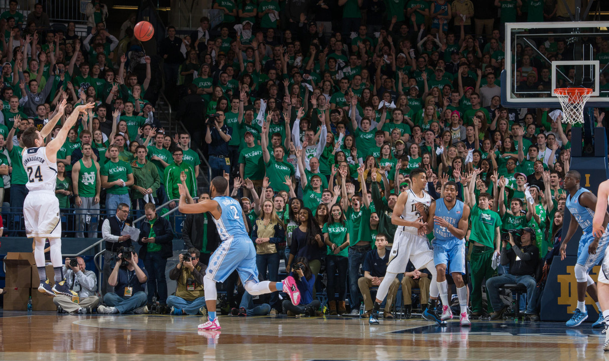 Pat Connaughton shoots a three-pointer in the first half.