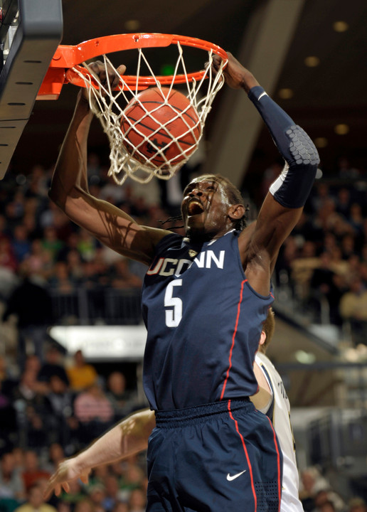 Notre Dame Holds Off Connecticut 58-50 (AP)