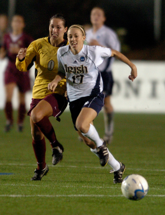 Susan Pinnick rushes Florida State's goalie Ali Mims toward the goal. (AP Photo/Sara D. Davis)