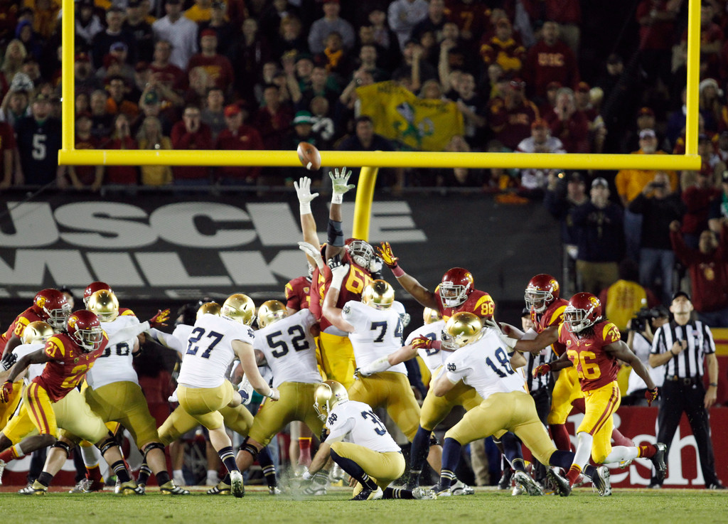 No. 1 Irish Top USC 22-13 to Finish Perfect Regular Season (AP)