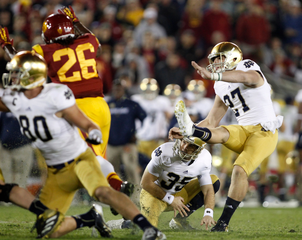 No. 1 Irish Top USC 22-13 to Finish Perfect Regular Season (AP)