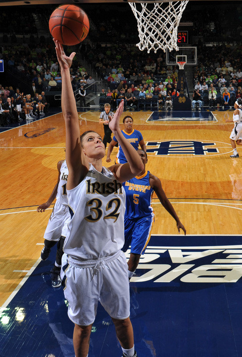 Senior forward Becca Bruszewski