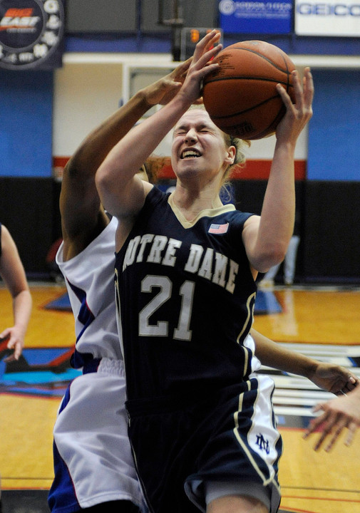 Guard Natalie Novosel earned her second BIG EAST Freshman of the Week honor on Monday afternoon after logging 15.0 points and 5.5 rebounds with a .667 field goal percentage in two games last week.