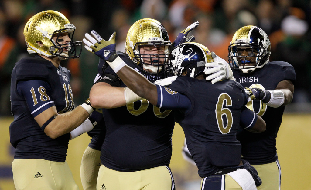 No. 9 Irish Remain Undefeated, Overpower Miami 41-3 (AP)