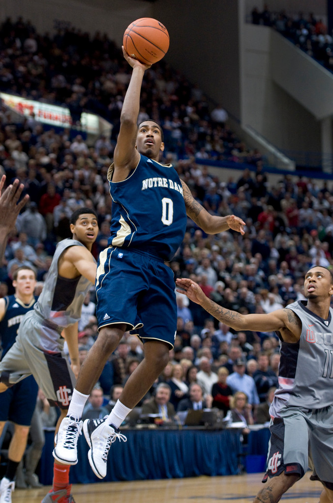 Second Half Surge Pushes Irish Past No. 24 UConn, 50-48 (AP)