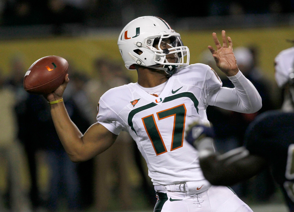 No. 9 Irish Remain Undefeated, Overpower Miami 41-3 (AP)