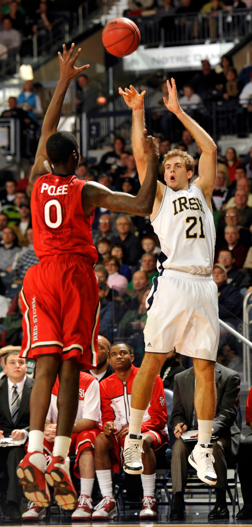 No. 14 Notre Dame Routs St. John's, 76-61 (AP)