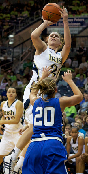 Junior guard Natalie Novosel scored 15 points in Saturday's 82-50 win at Pittsburgh.