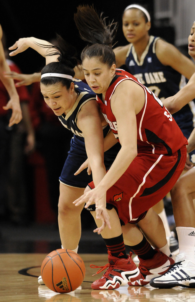 Second Half Run Powers #3 Irish Past #16 Louisville, 68-52 (AP)