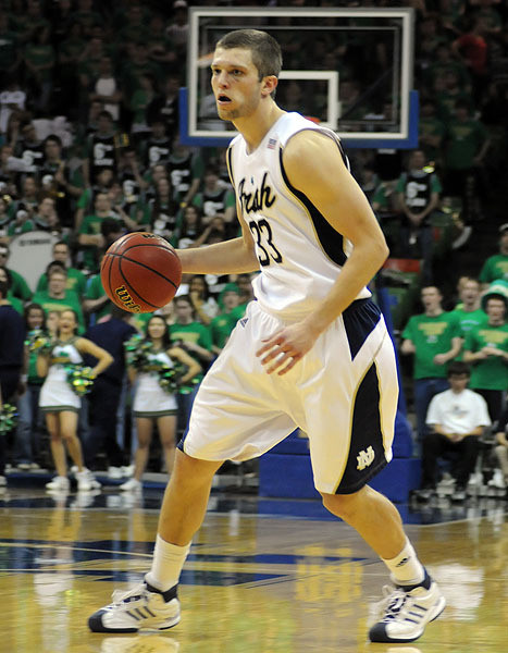 Zach Hillesland received the Notre Dame Club of St. Joseph Valley Rockne Student-Athlete Award for the second straight year.