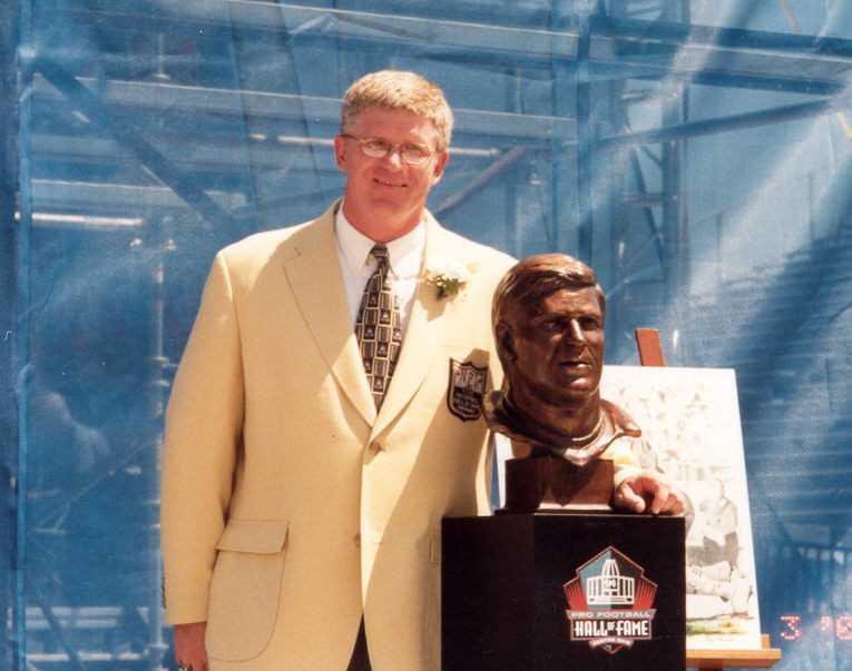 Dave Casper will be one of 24 former college football players and coaches enshrined on Aug. 28