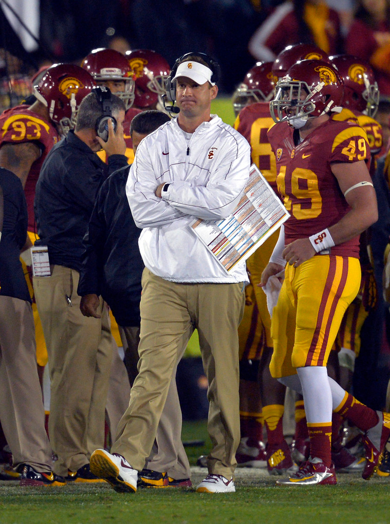 No. 1 Irish Top USC 22-13 to Finish Perfect Regular Season (AP)