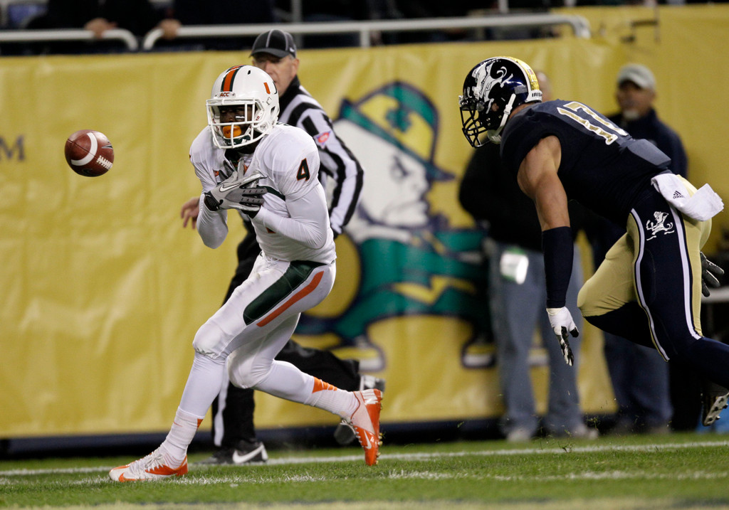 No. 9 Irish Remain Undefeated, Overpower Miami 41-3 (AP)
