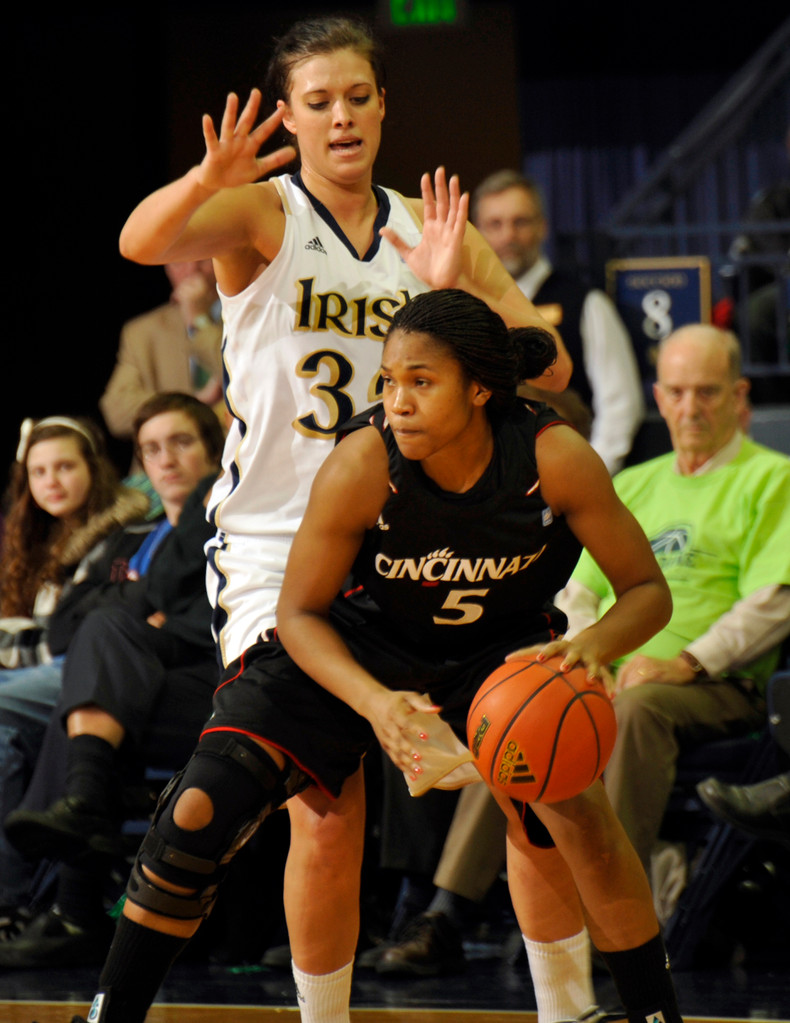 AP Photos: No. 8 Notre Dame vs. Cincinnati