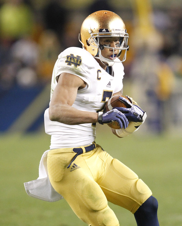 Wide receiever TJ Jones runs after a pass reception during the Pittsburgh game