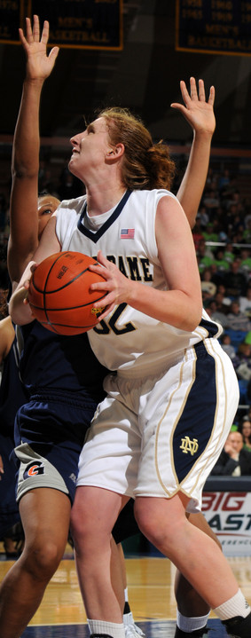 In her return to central New York last year, former Rochester (N.Y.) resident and Irish junior center Erica Williamson piled up a double-double with 14 points and 11 rebounds in Notre Dame's 79-67 win at Syracuse.