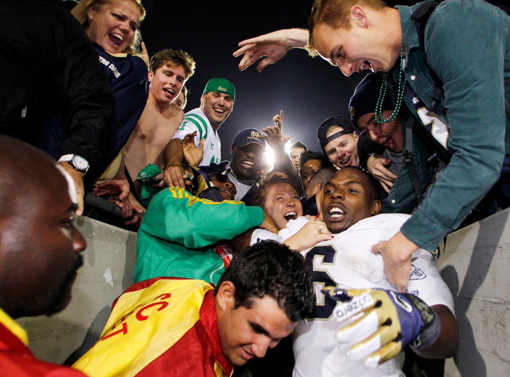 No. 1 Irish Top USC 22-13 to Finish Perfect Regular Season (AP)