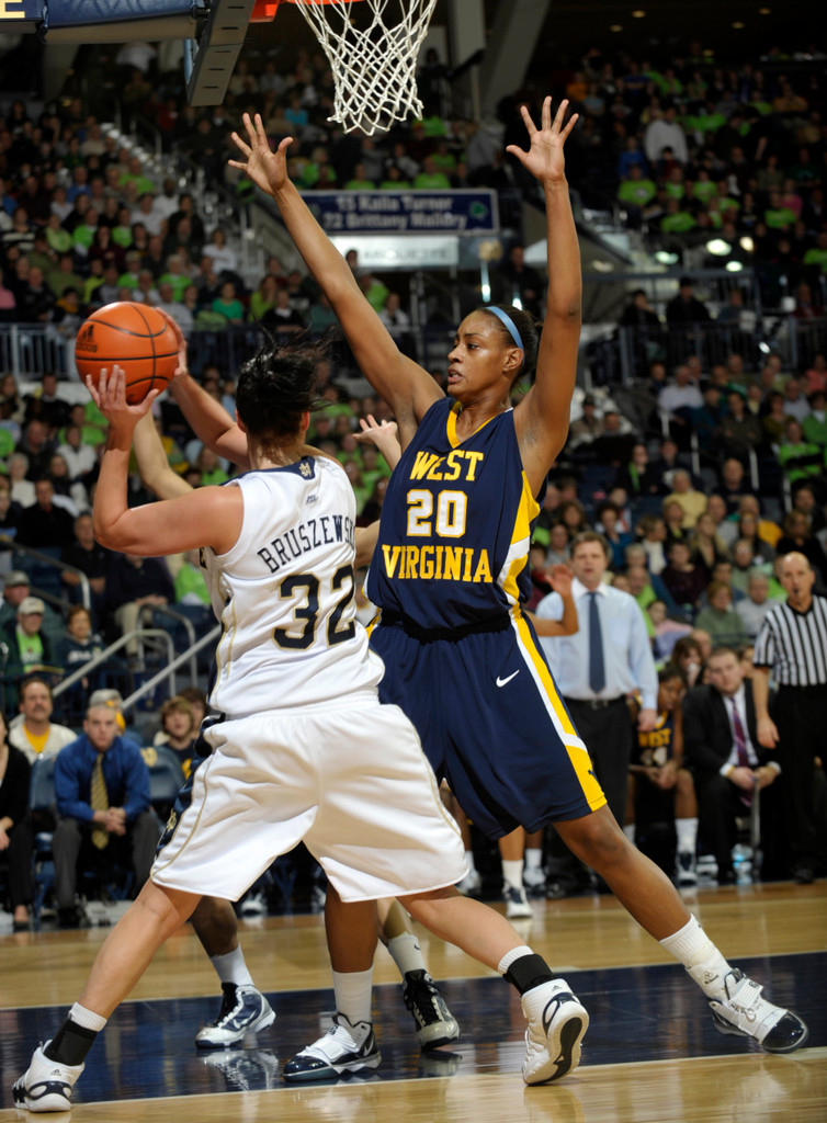 No. 4 No. 4 Notre Dame Top No. 16 West Virginia 74-66 (AP)