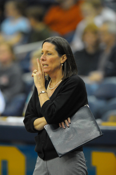 Notre Dame volleyball coach Debbie Brown and senior placekicker David Ruffer will be our guests on this week's Fighting Irish Fan Chat from 1-2 p.m. (ET) Wednesday.