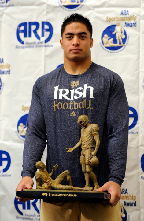 Te'o with the Awards and Recognition Association Sportsmanship Award