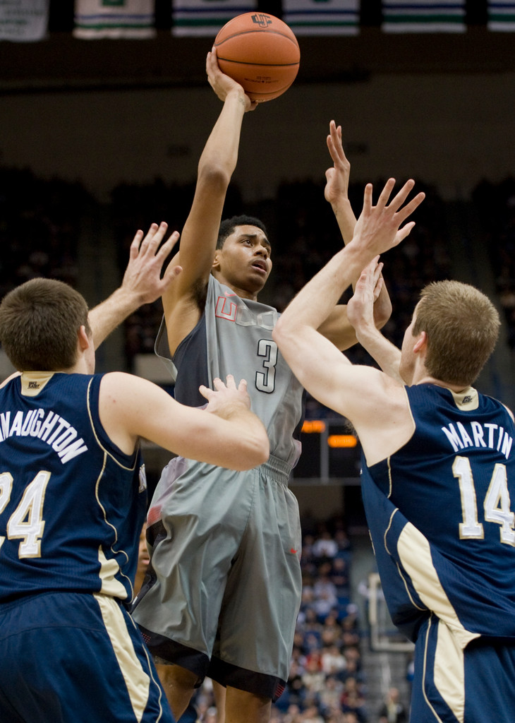 Second Half Surge Pushes Irish Past No. 24 UConn, 50-48 (AP)