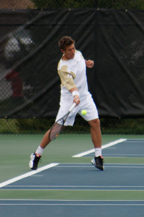 Junior Blas Moros picked up a singles victory on Sunday.