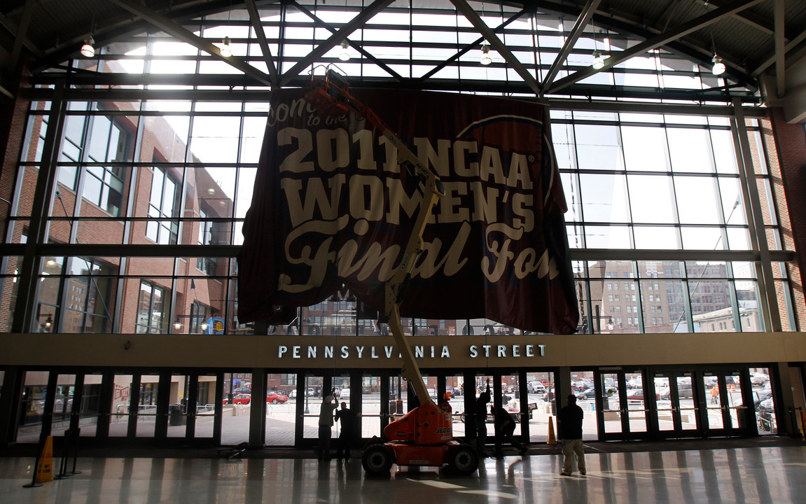 Irish Arrive at the Women's Final Four (AP)