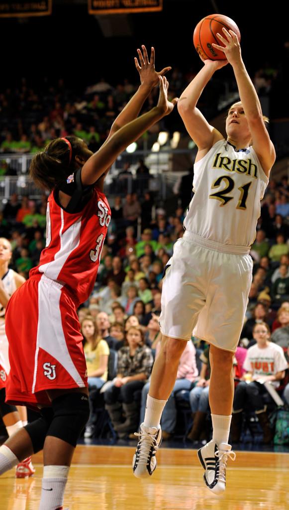 #11/10 Irish Topple #RV/23 St. John's, 69-36 (AP)