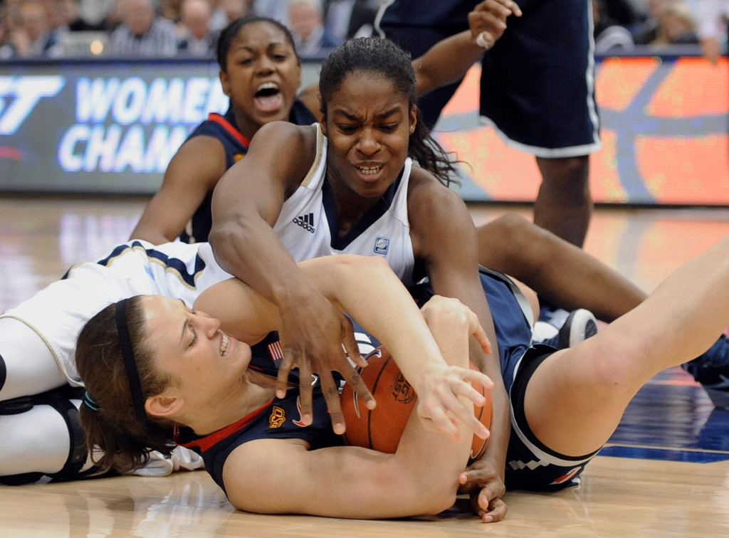 #3 Irish Fall At #4 Connecticut in BIG EAST Final (AP)