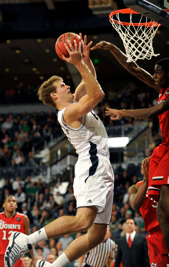 No. 14 Notre Dame Routs St. John's, 76-61 (AP)