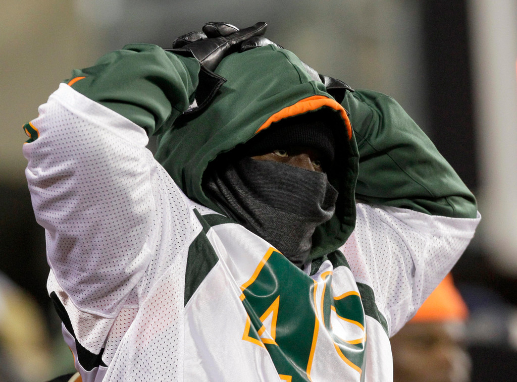 No. 9 Irish Remain Undefeated, Overpower Miami 41-3 (AP)